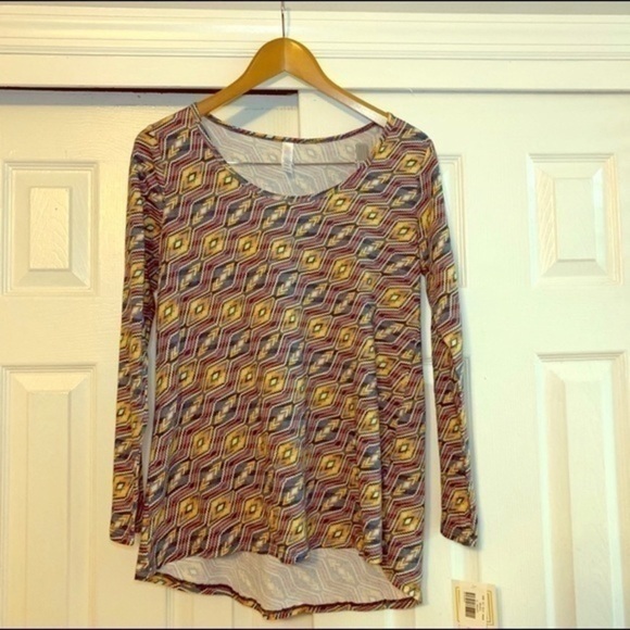 LuLaRoe Tops - Lularoe Lynnae Long Sleeved Tee NWT size Small